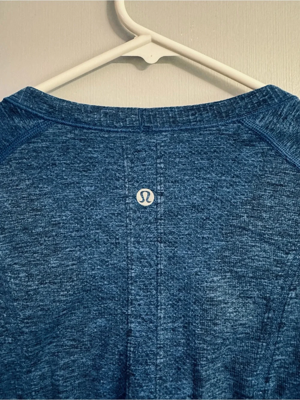 lululemon athletica Women's Heathered Blue Long-Sleeve Tee Size 8